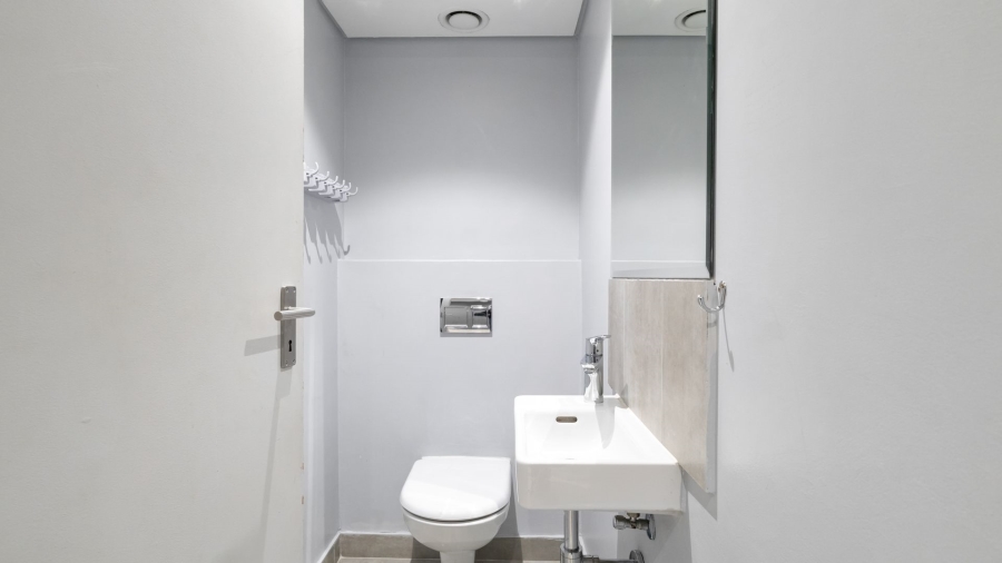 To Let 2 Bedroom Property for Rent in Green Point Western Cape